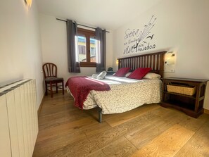 2 bedrooms, iron/ironing board, travel cot, WiFi