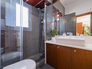 Shower, eco-friendly toiletries, hair dryer, towels