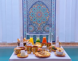Daily continental breakfast (EUR 20 per person)