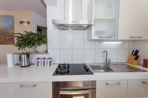 Fridge, microwave, oven, stovetop - Large sea view apartment in Stobreč (Stobrec)