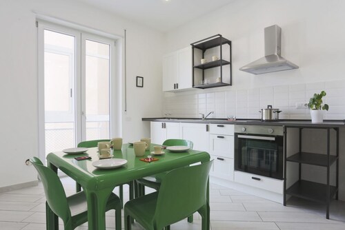 Bright & Central Apartment 5 min from the station