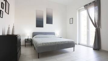 2 quartos, ferros/tábuas de passar roupa, Wi-Fi, roupa de cama