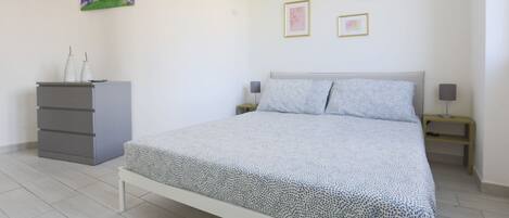 2 chambres, fer et planche Ă repasser, Wi-Fi, literie fournie