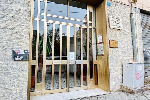 Exterior detail - Bright & Central Apartment 5 min from the station (Salerno)