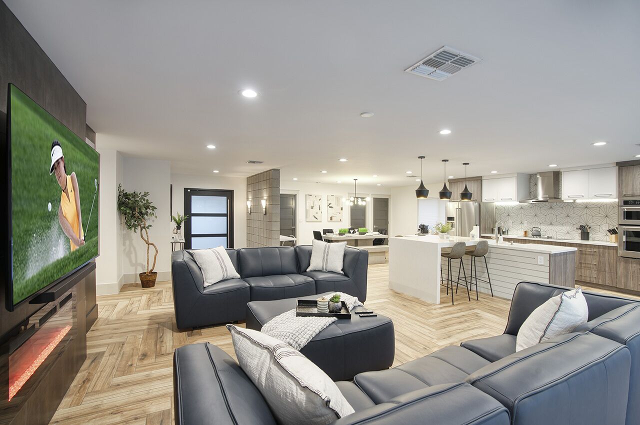 Una Smart TV, una chimenea