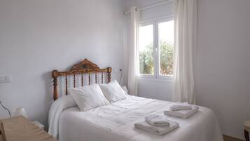 3 slaapkamers, een bureau, een strijkplank/strijkijzer, wifi