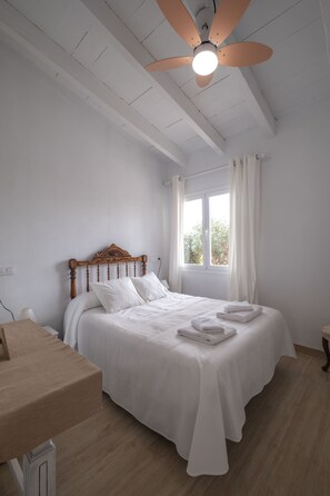 3 Schlafzimmer, Schreibtisch, Bügeleisen/Bügelbrett, WLAN