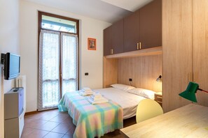 1 bedroom, desk, iron/ironing board, Internet