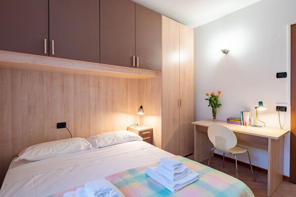 1 bedroom, desk, iron/ironing board, Internet