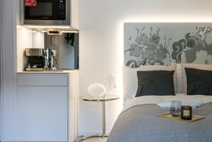 Deluxe Studio Suite, 1 Twin Bed | Private kitchenette | Full-size fridge, microwave, stovetop, espresso maker - VISIONAPARTMENTS Zurich Brandschenkestrasse (Zürich)
