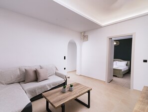 Family House | Living area | 32-inch Smart TV with digital channels, TV - Alcyone Country House with private pool (Malevizi)