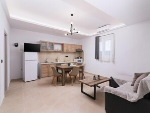 Family House | 2 bedrooms, desk, blackout drapes, iron/ironing board