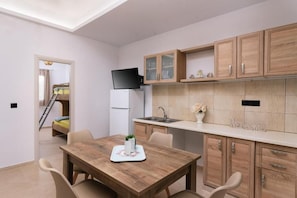 Family House | Private kitchen | Full-size fridge, oven, stovetop, electric kettle