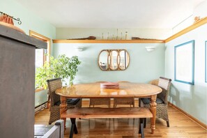 Dining - Magical lakefront treehouse, minutes to downtown (Northwest Ithaca)