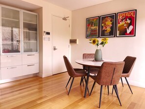 Dining - Located in the heart of the West End of Fremantle amongst vibrant cafes and bars (Fremantle)