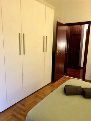 2 habitaciones, tabla de planchar con plancha y wifi gratis 