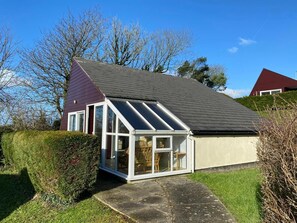 Exterior - Spacious, Sun-filled, Detached Cabin in a Peaceful Corner of Cornwall (Kilkhampton)