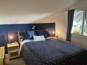 2 bedrooms, bed sheets - Spacious, sun-filled, detached cabin in a peaceful corner of cornwall (Kilkhampton)