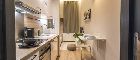 Fridge, microwave, oven, coffee/tea maker