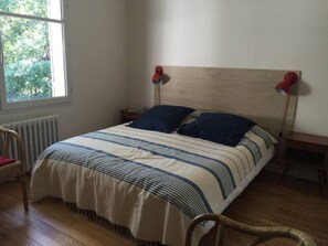 4 chambres, fer et planche à repasser, Wi-Fi, draps fournis