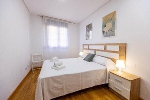 2 chambres, fer et planche à repasser