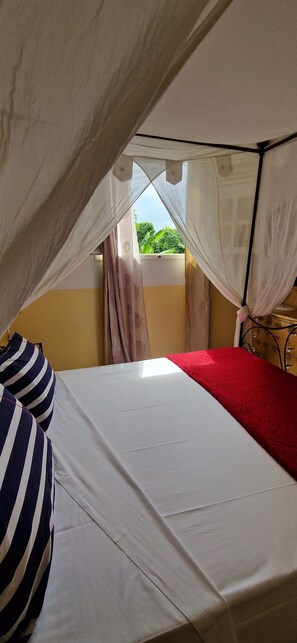 2 chambres, fer et planche à repasser, lit parapluie, Wi-Fi gratuit