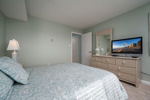 1 chambre, fer et planche à repasser