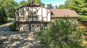 Exterior - Alpine Greens – Spacious Retreat on Lake Arrowhead Golf Course, Just 4 Miles from Sand Valley! (Nekoosa)