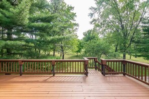 Property grounds - Alpine Greens – Spacious Retreat on Lake Arrowhead Golf Course, Just 4 Miles from Sand Valley! (Nekoosa)