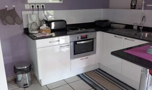 Microonde, forno, piano cottura, macchina per tè/caffè