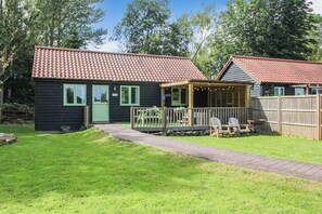 Exterior - Lord Derby, Cottage with pool & hot tub, tranquil setting,20min from Southwold (Beccles)