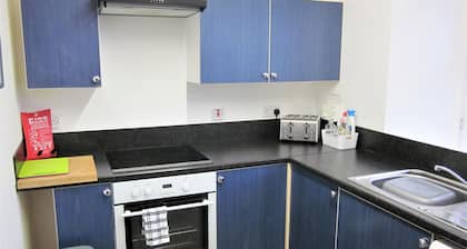 City Centre Apartment. Close to bus/train stations. Everything on your doorstep