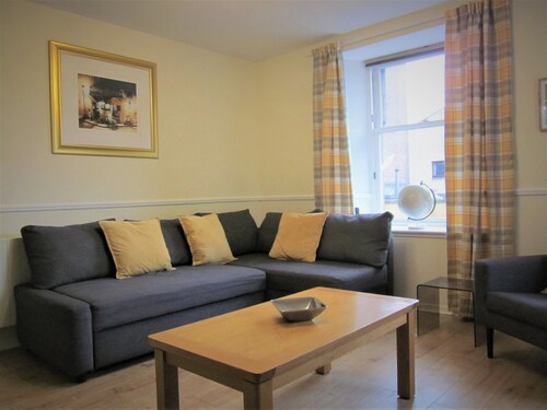  City Centre Apartment. Close to bus/train stations. Everything on your doorstep