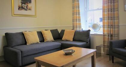 City Centre Apartment. Close to bus/train stations. Everything on your doorstep
