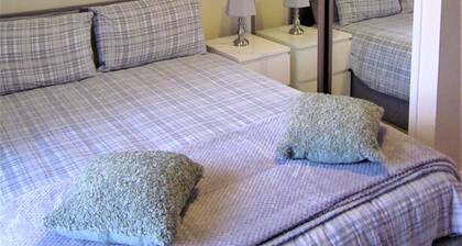 City Centre Apartment. Close to bus/train stations. Everything on your doorstep