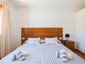 4 Schlafzimmer, Bügeleisen/Bügelbrett, Reisekinderbett, WLAN
