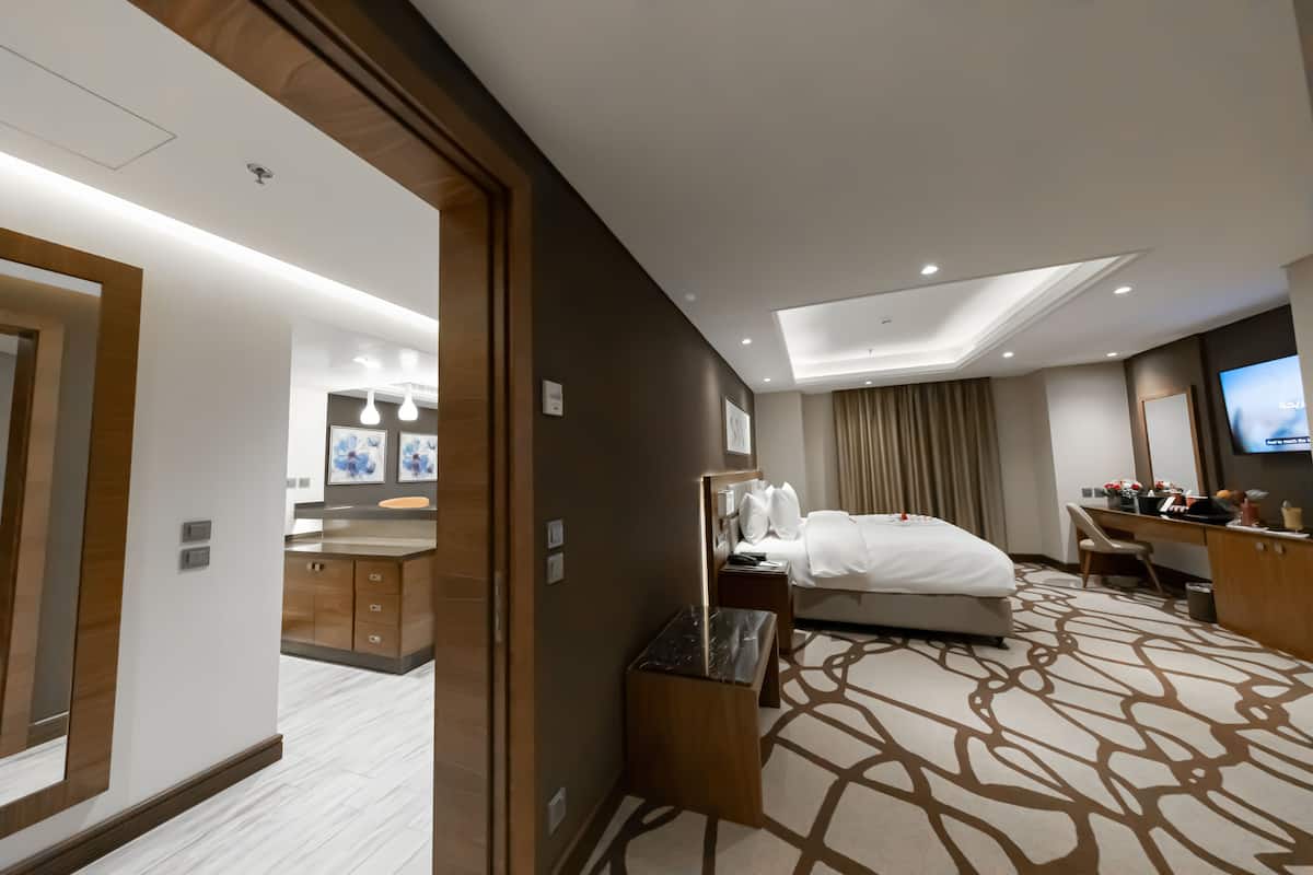 Junior-Suite, 1 King-Bett | 1 Schlafzimmer, Bettwäsche aus ägyptischer Baumwolle