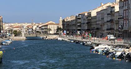 Appartement proche port, centre ville, et plages.