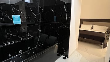 Deluxe Double Room | Free WiFi, bed sheets