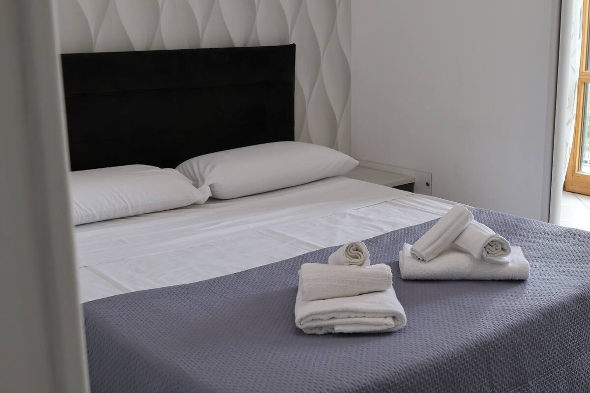 Comfort Double Room | WiFi (free), bed sheets