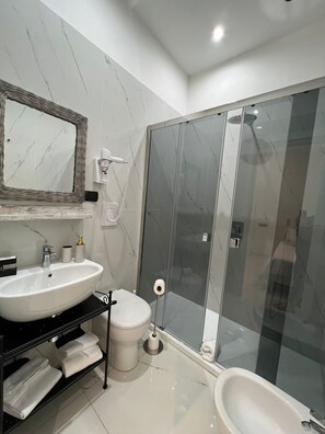 Deluxe Double Room | Free WiFi, bed sheets - Villa Flora (Pompei)