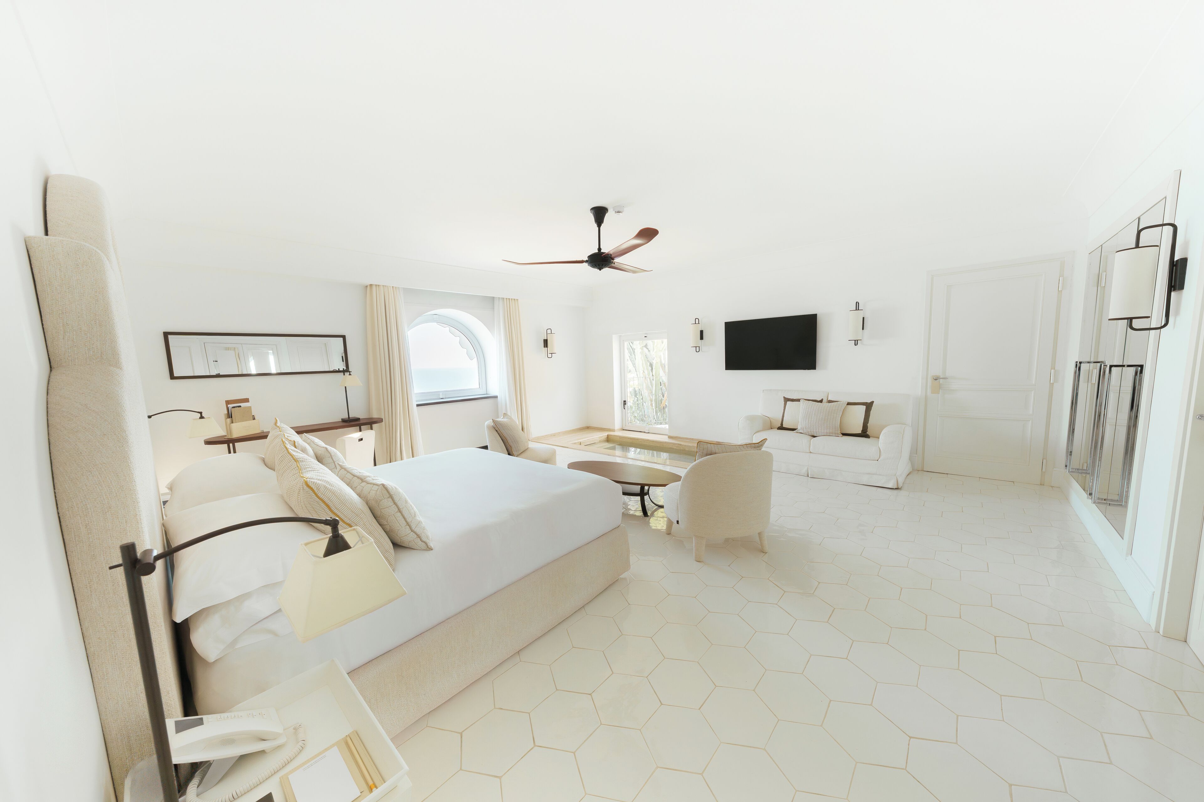 Luxury Deluxe Terrace | Literie de qualité supérieure, couette en duvet d'oie, minibar