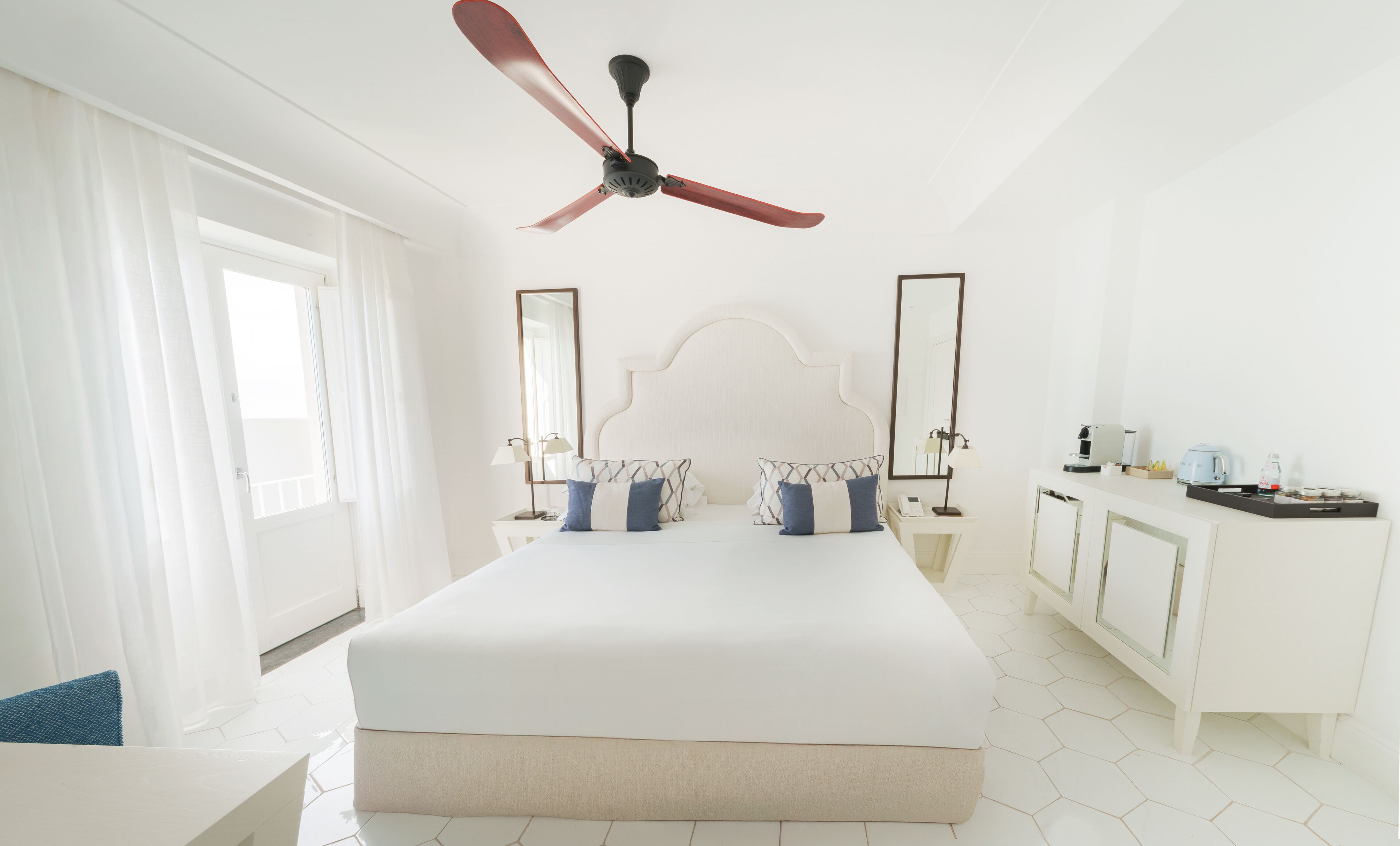 Deluxe Room | Literie de qualité supérieure, couette en duvet d'oie, minibar