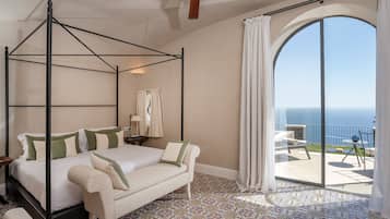 Signature Suite Pool | Roupas de cama premium, edredons de pluma, frigobar, cofres nos quartos