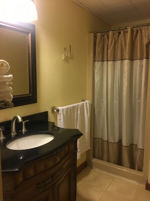 Hair dryer, towels, toilet paper - Colchester Vermont  (Colchester)