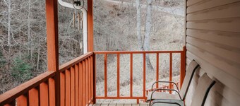Book now to get your free ticket to Dollywood, Anakeesta, and other venues!