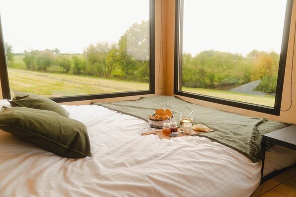 1 bedroom, bed sheets - Tiny House Alpes Mancelles (Moulins-le-Carbonnel)