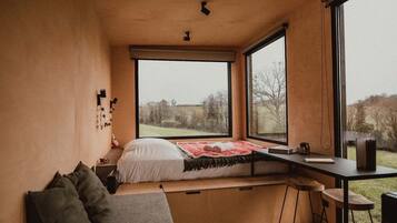1 bedroom, bed sheets