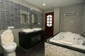 Design Villa | Bathroom | Free toiletries
