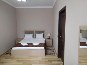 Minibar, WiFi, bed sheets